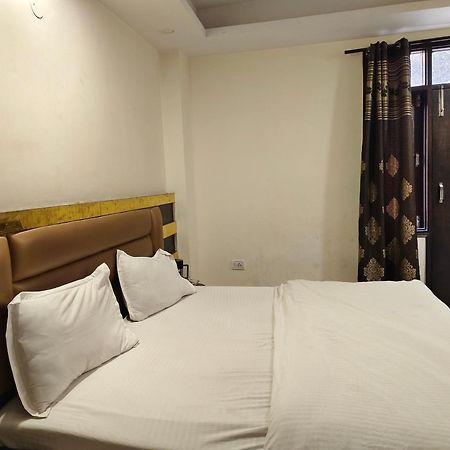 Hotel Perfect Spot- Main Bazar - Walking Metro Station New Delhi Exteriör bild