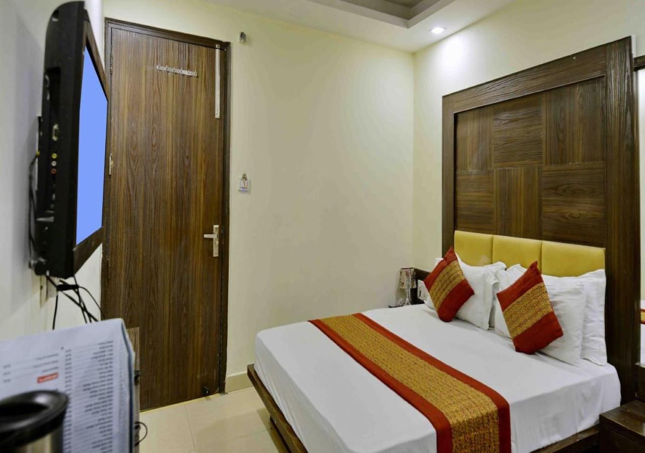 Hotel Perfect Spot- Main Bazar - Walking Metro Station New Delhi Exteriör bild