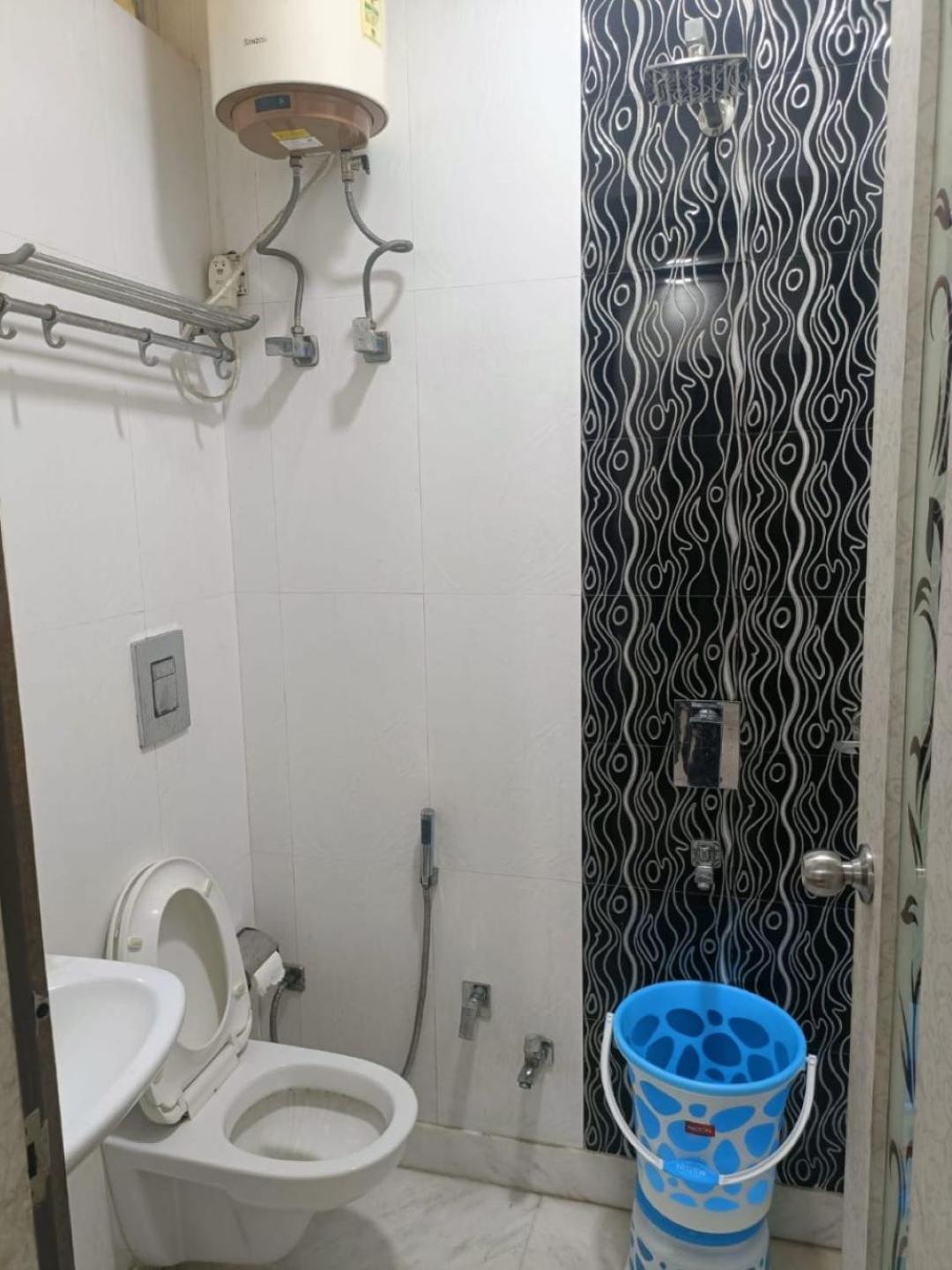 Hotel Perfect Spot- Main Bazar - Walking Metro Station New Delhi Exteriör bild