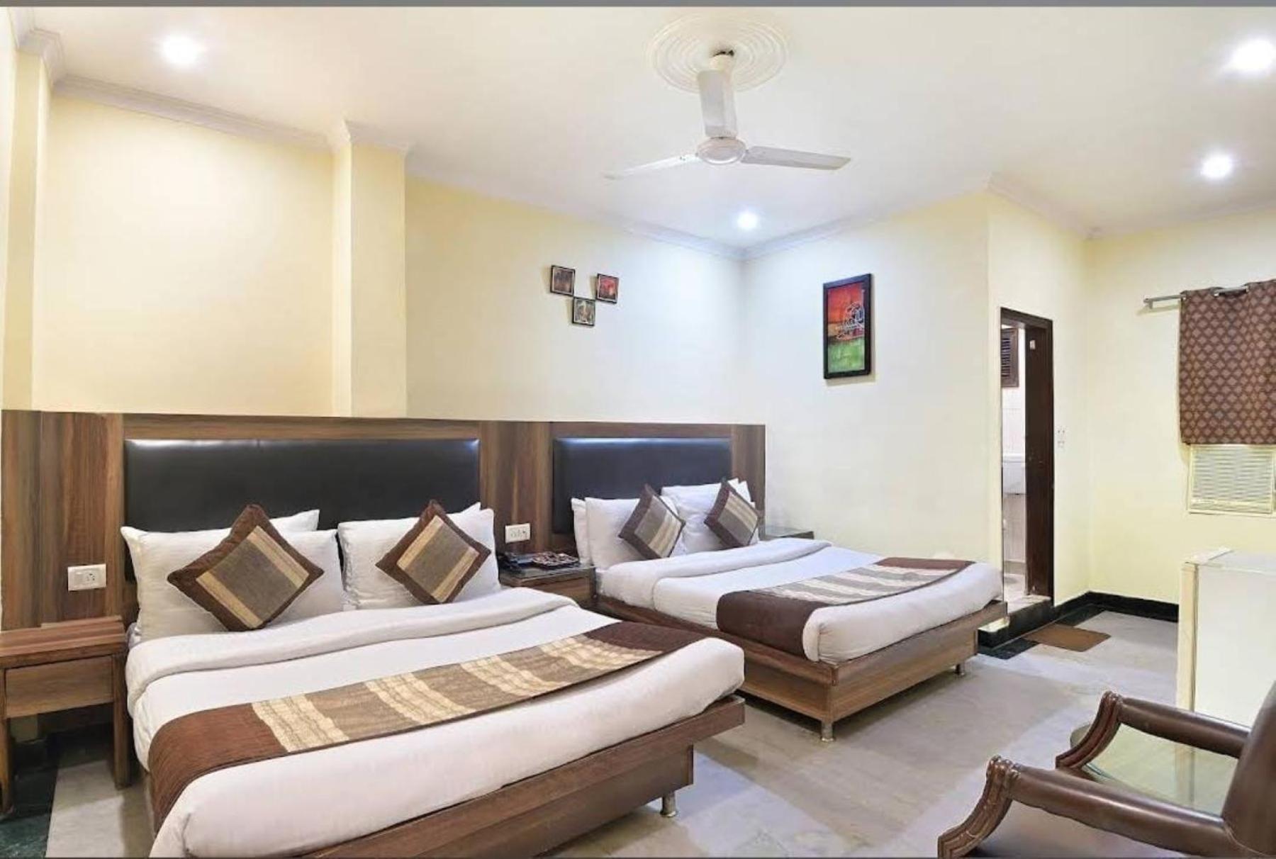 Hotel Perfect Spot- Main Bazar - Walking Metro Station New Delhi Exteriör bild