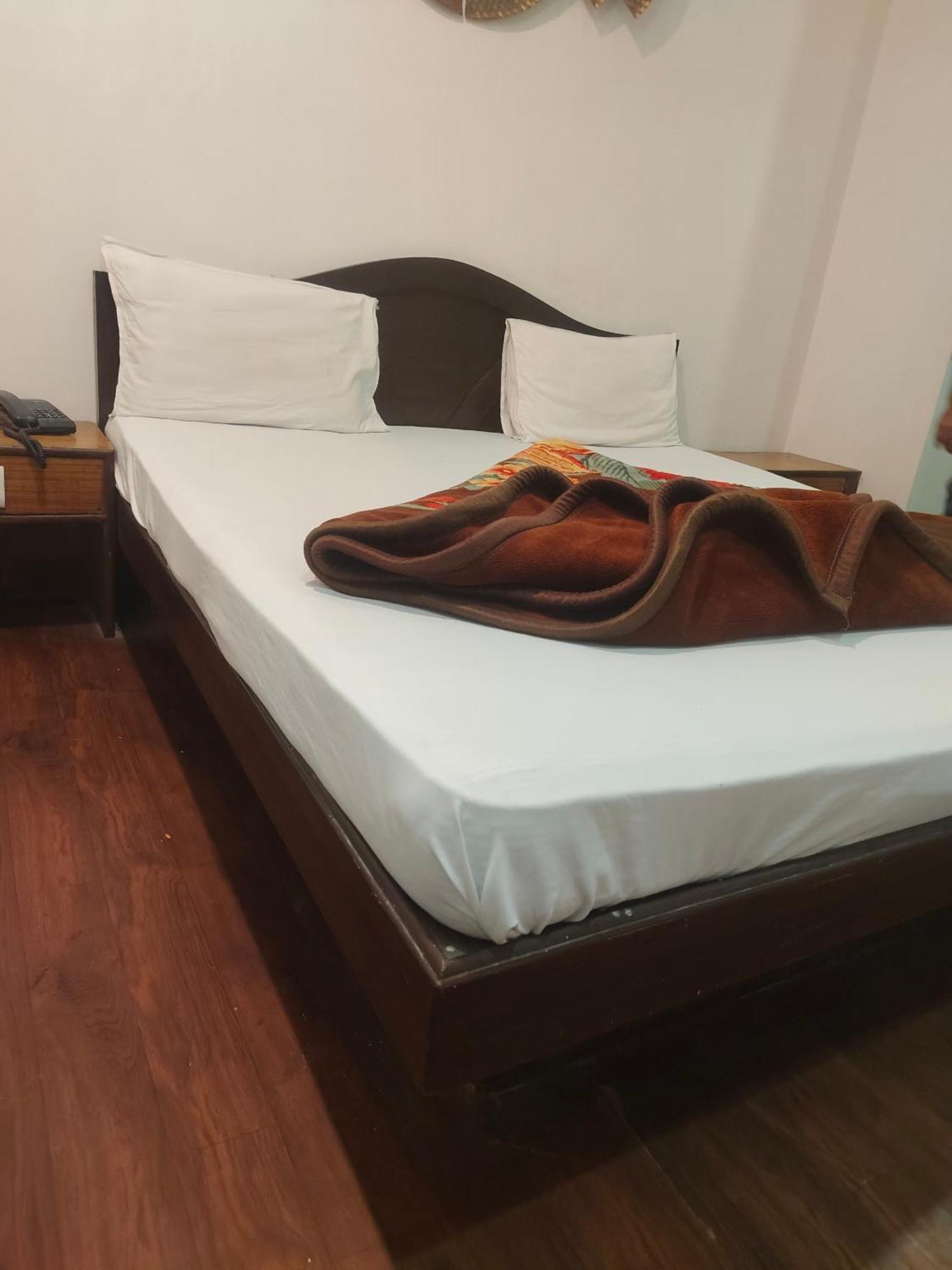 Hotel Perfect Spot- Main Bazar - Walking Metro Station New Delhi Exteriör bild