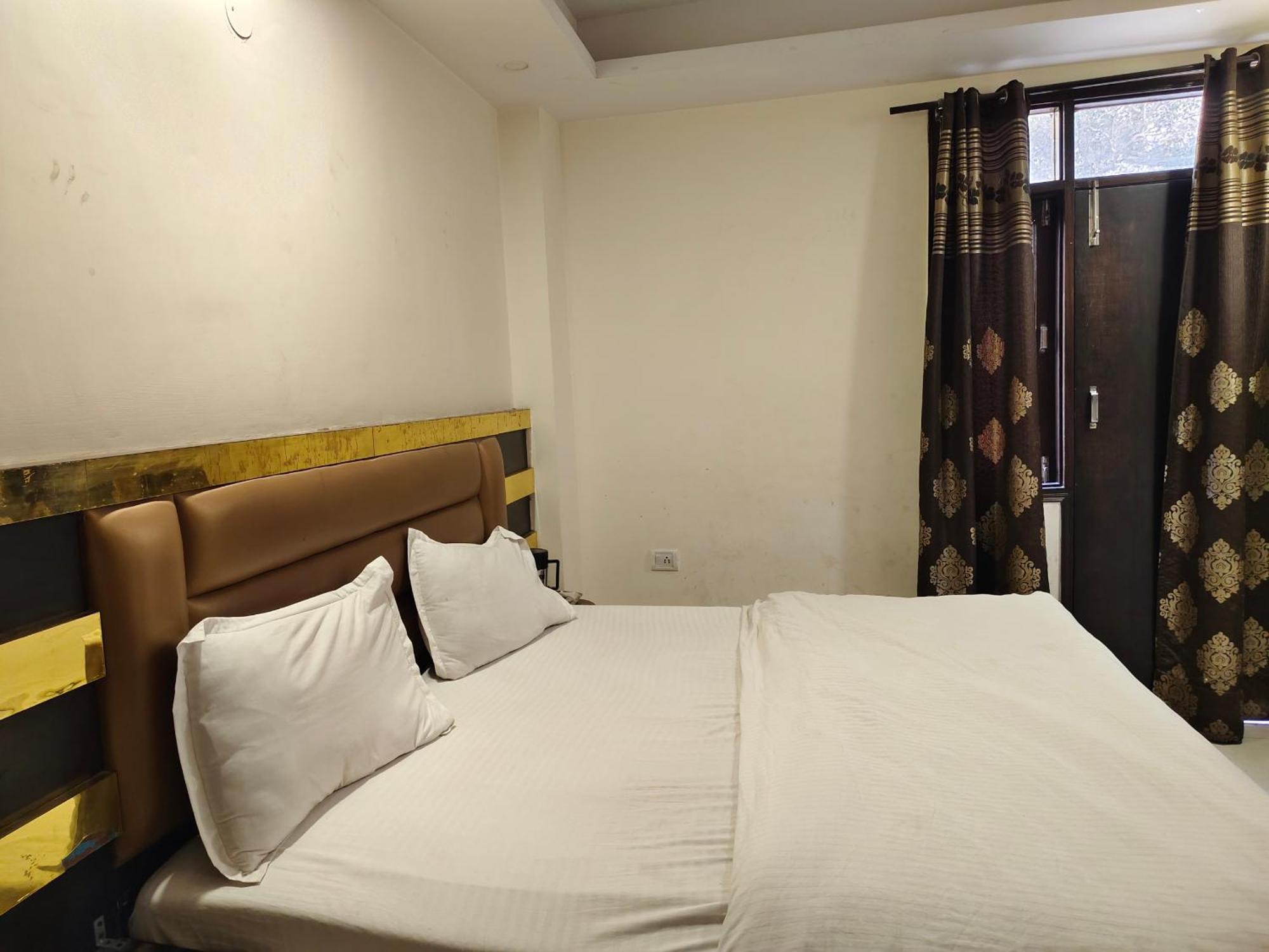 Hotel Perfect Spot- Main Bazar - Walking Metro Station New Delhi Exteriör bild